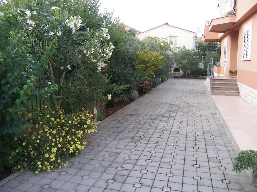 Apartment In Sukosan With Balcony, Air Conditioning, Wifi