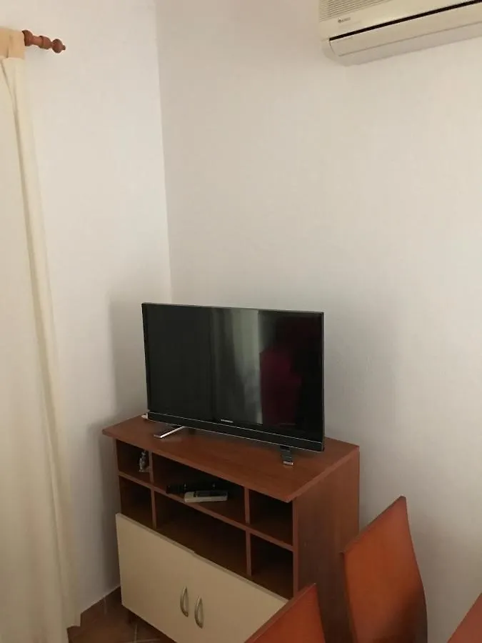 Apartment In Sukosan With Balcony, Air Conditioning, Wifi