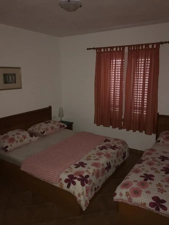 Apartment In Sukosan With Balcony, Air Conditioning, Wifi