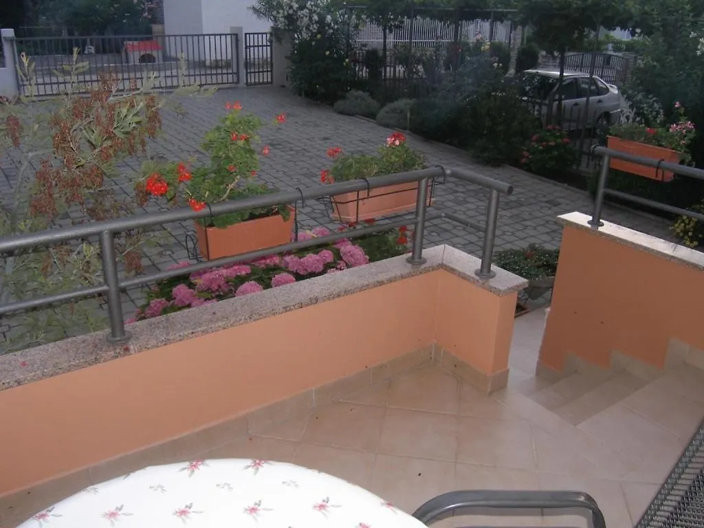 Apartment In Sukosan With Balcony, Air Conditioning, Wifi 0*,