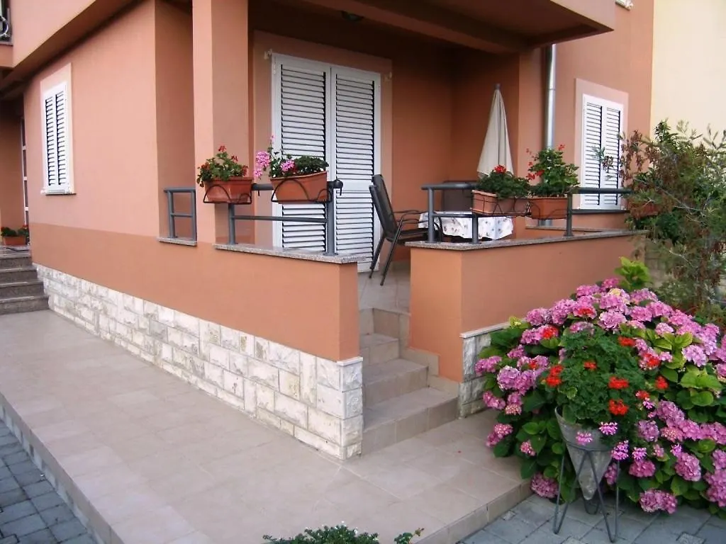 Apartment In Sukosan With Balcony, Air Conditioning, Wifi